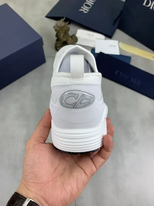Dior B30 أحذية رياضية بيضاء من الخيط ذات الارتداء السهل نمط حياة 3