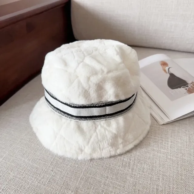 Dior Chapéu Bucket Bege Preto Forro de Pelúcia Falsa Exterior Faixa Tricada com Logo 6