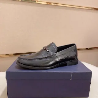 Dior 黑色鳄鱼纹皮革金属Logo带乐福鞋