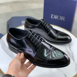 Dior Chaussures Oxford Noir avec Finition Glossy Patent-Like et Cap Toe