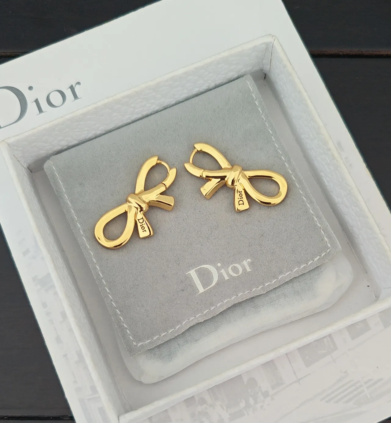 Dior Bow Doré Gris Silhouette Finition Métal Poli Boucles d'oreilles 3