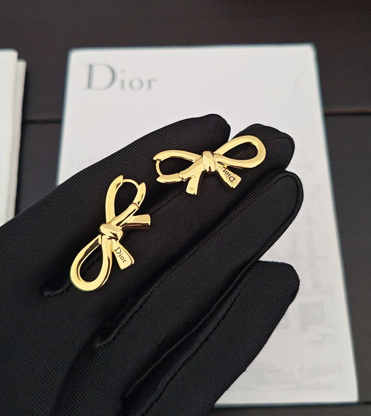 Dior Bow Doré Gris Silhouette Finition Métal Poli Boucles d'oreilles 5