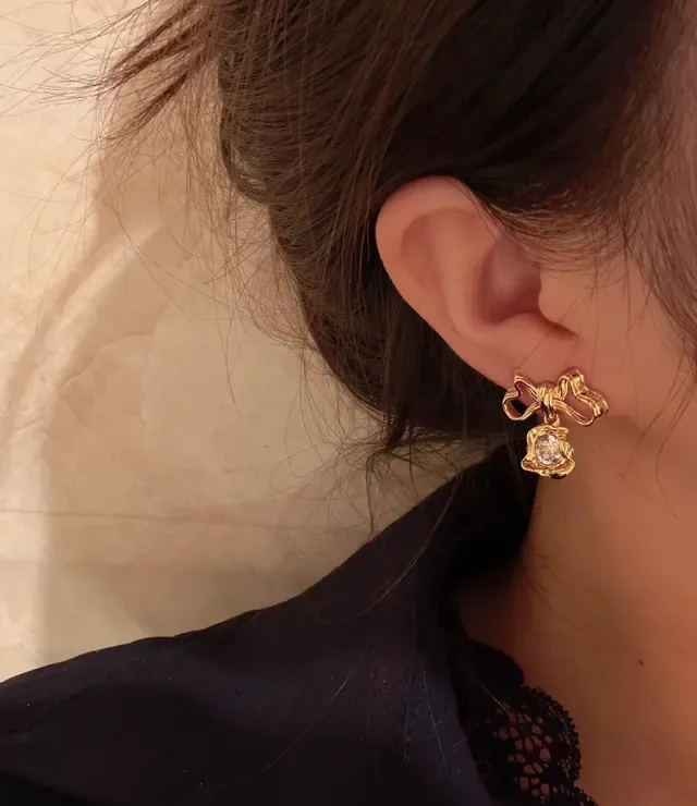 Dior Gold-Tone Bow Motif Crystal Earrings 4