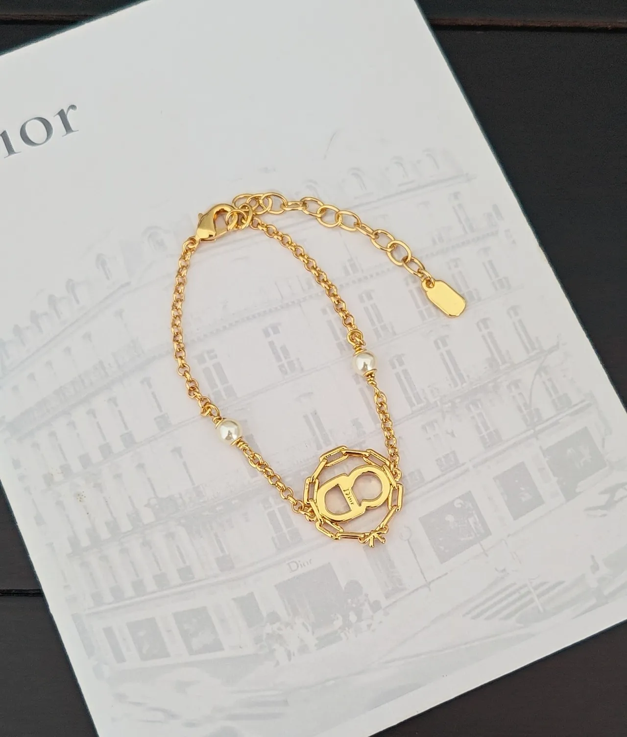Dior সোনালি সাদা চেইন মুক্তা অ্যাকসেন্টস ব্রেসলেট 2