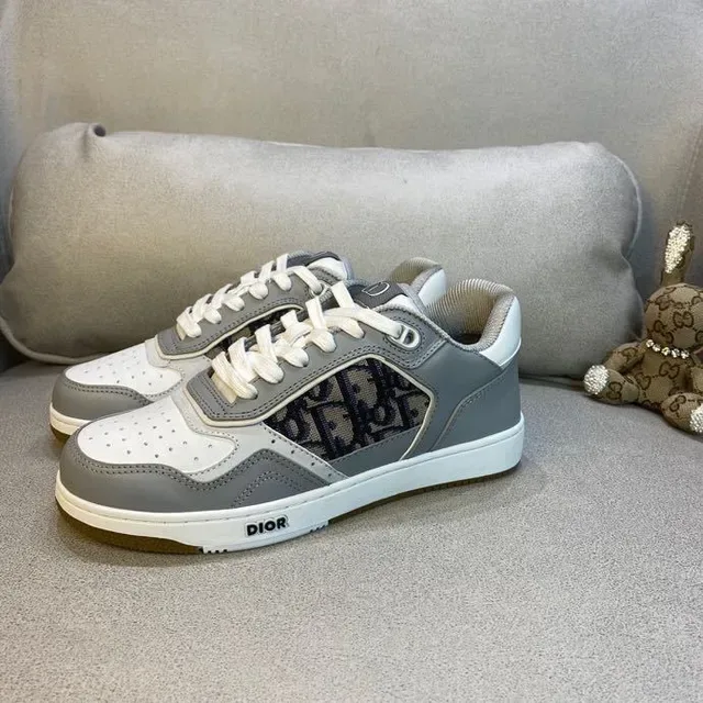 Dior gris blanc low-top panneau monogramme lifestyle sneakers 5