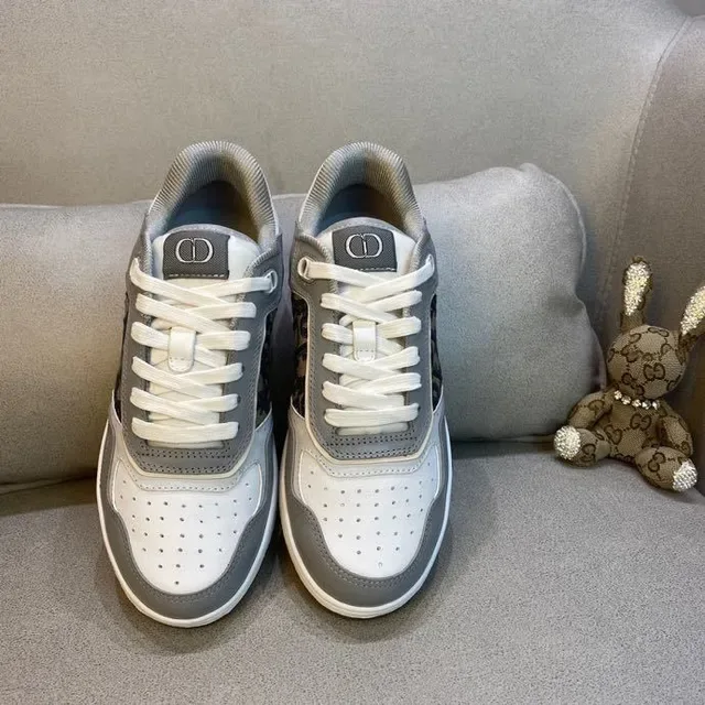 Dior gris blanc low-top panneau monogramme lifestyle sneakers 6