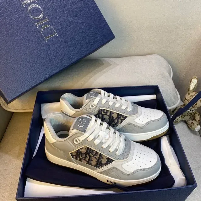 Dior gris blanc low-top panneau monogramme lifestyle sneakers 9