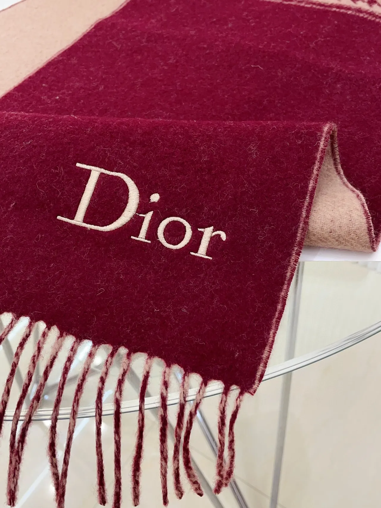 Dior bufanda de cachemira con borde de pata de gallo en borgoña 8