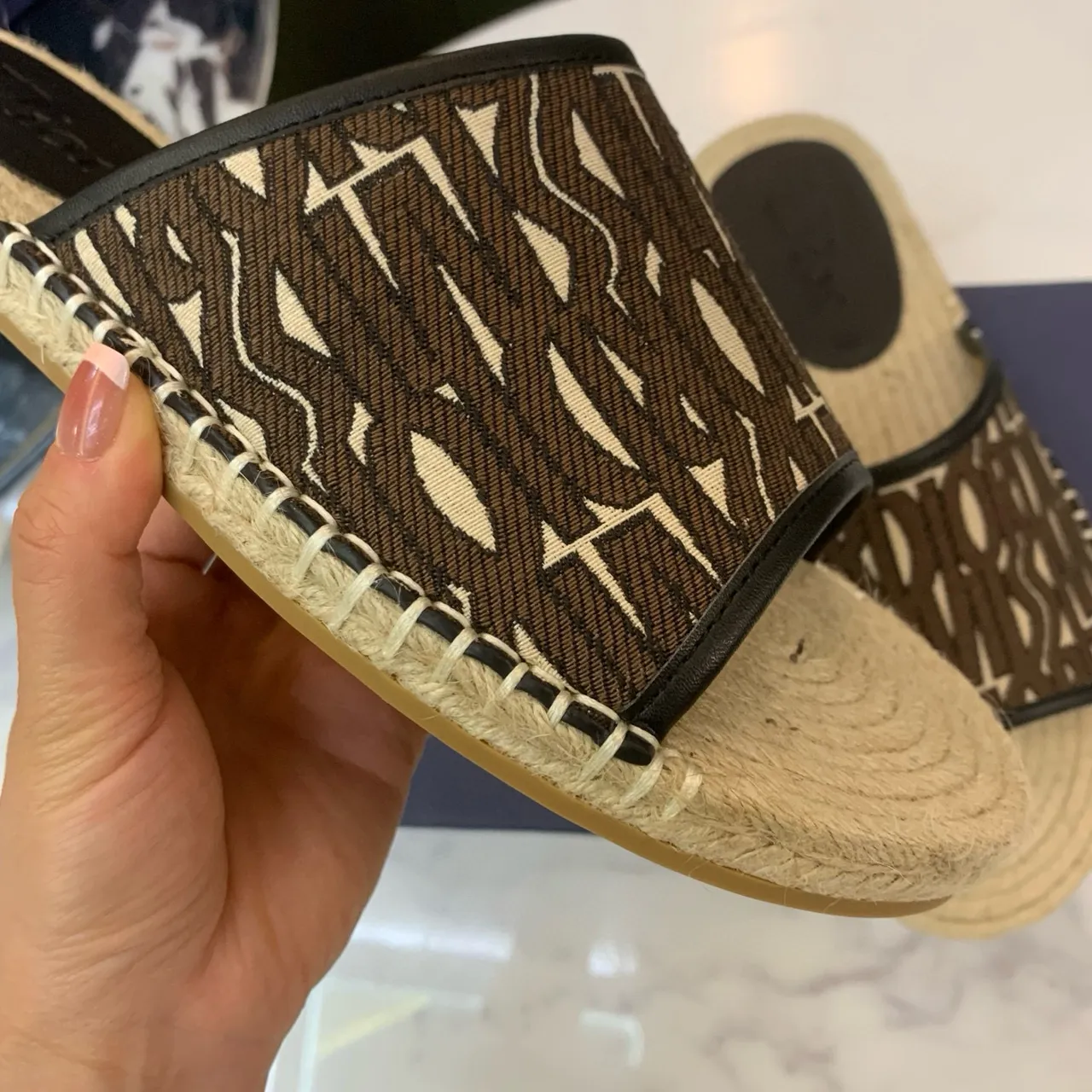 Dior মনোগ্রামড ক্যানভাস এসপাদ্রিল স্লিপার্স 5