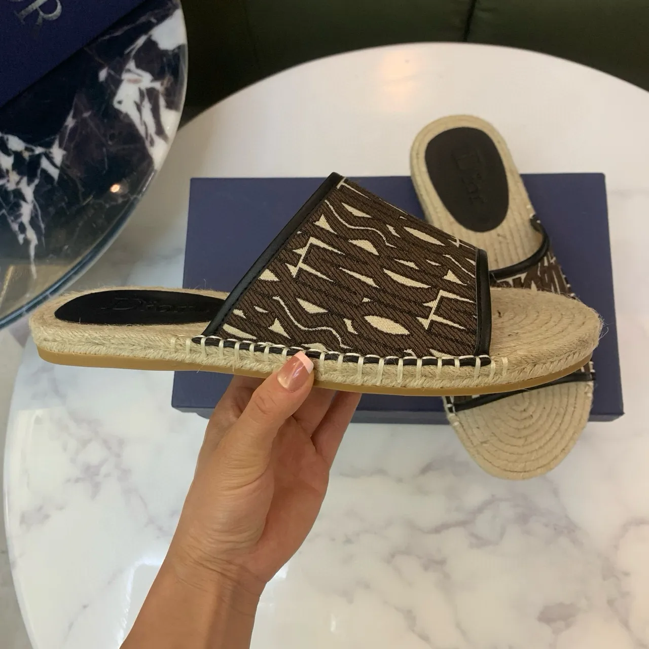 Dior মনোগ্রামড ক্যানভাস এসপাদ্রিল স্লিপার্স 8