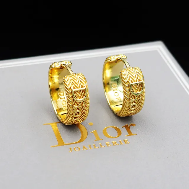 Dior अनुत्तर घेरा सोने का मछली हड्डी खोद कर अक्षरों से सजाया कान के गहने 4