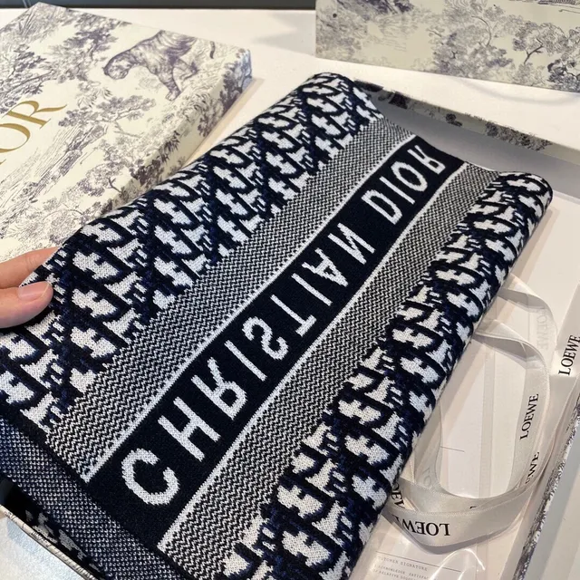 Dior Oblique Monogram নেভি এবং সাদা ক্যাশমিয়ার স্কার্ফ 9