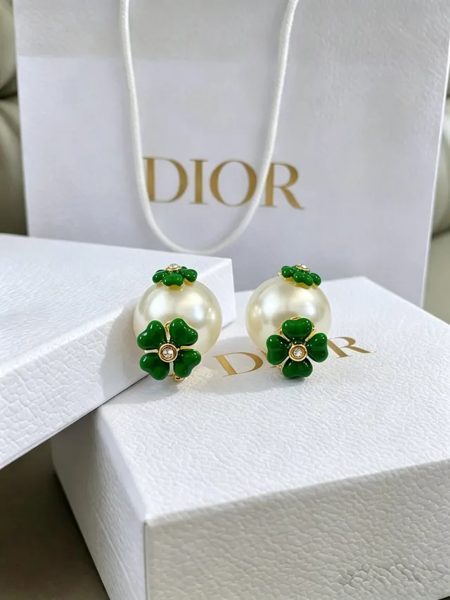 Brincos de Stud com Pérola e Esmalte Verde de Clover de Dior 5