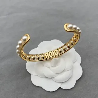 Dior 珍珠镠嵌开放式手镯