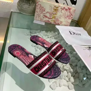 Dior गुलाबी बैंगनी मुद्रित मंडला एकमात्र चौड़ी ब्रांडेड पट्टा स्लिपर्स