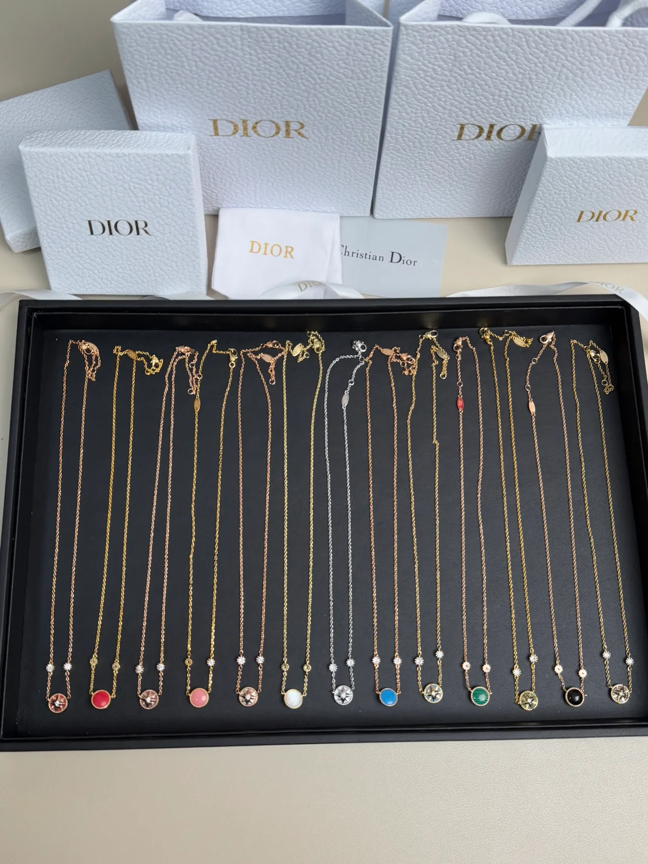 Dior Rose des Vents নাজুক কম্পাস স্টার পেন্ডেন্ট হার 6