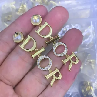 Boucles d'oreilles Dior Rose des Vents doré perles et cristal DIOR Letter Drop