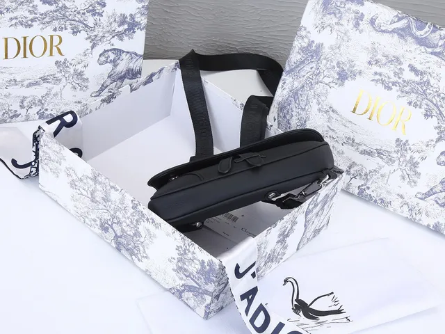 Dior Saddle Black Silver Structured Silhouette Smooth Material Saddle Bag 4