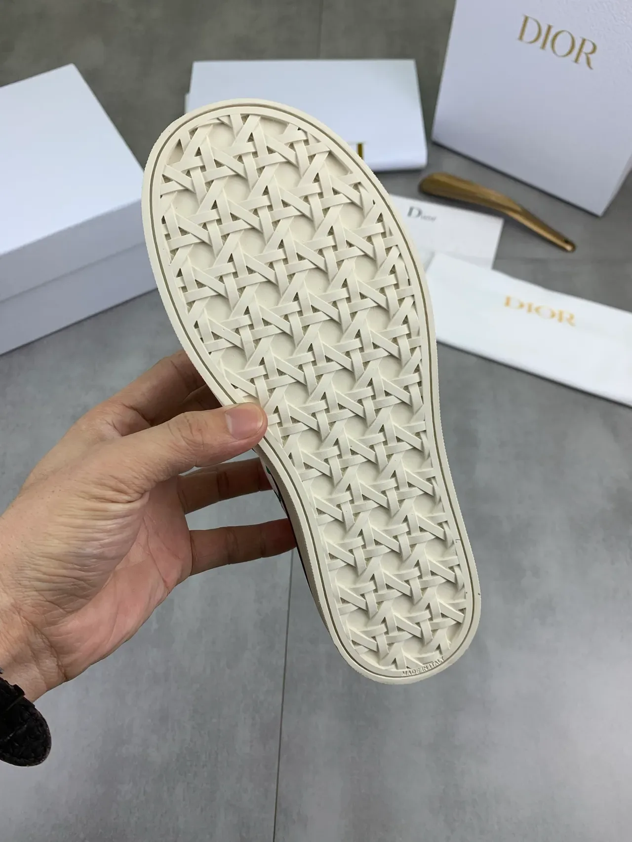 Dior 白色粉色绣花花卉帆布鞋面生活方式运动鞋 3