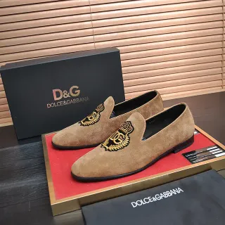 Dolce & Gabbana Bege Preto Couro de Suede Superior Bordado Crest Mocassim