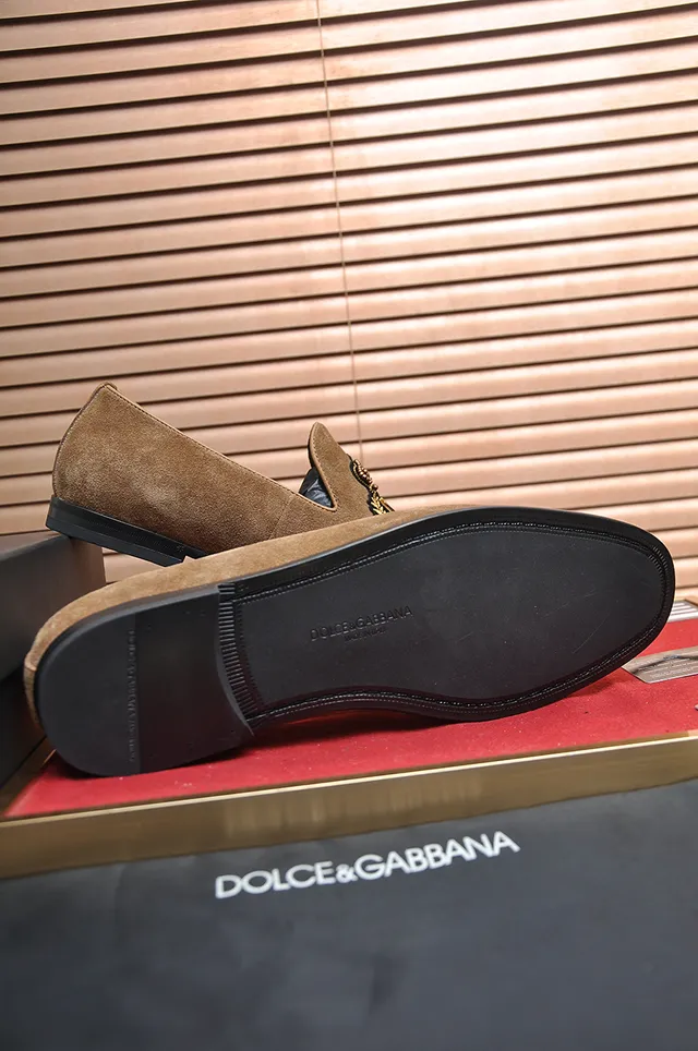 Dolce & Gabbana بيج أسود سويد علوي مطرز كرست لوفر 3