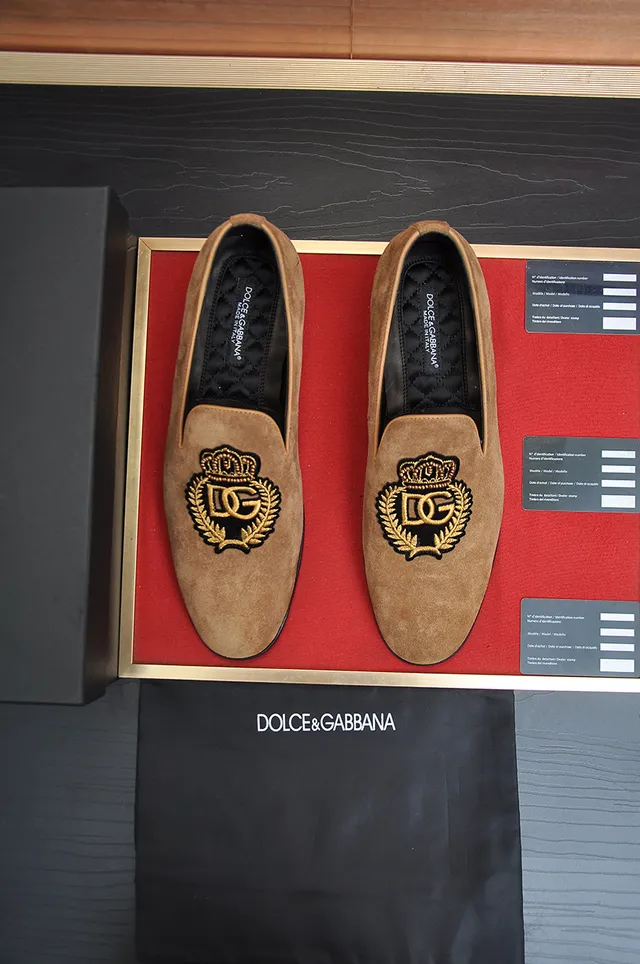 Dolce & Gabbana بيج أسود سويد علوي مطرز كرست لوفر 5