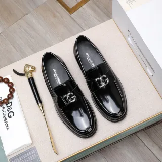 Dolce & Gabbana Preto Prata Couro patentado brilhante metal DG logo fivela mocassim