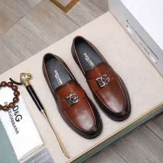 Dolce & Gabbana DG Buckle Loafer Mocassins de couro marrom para homens