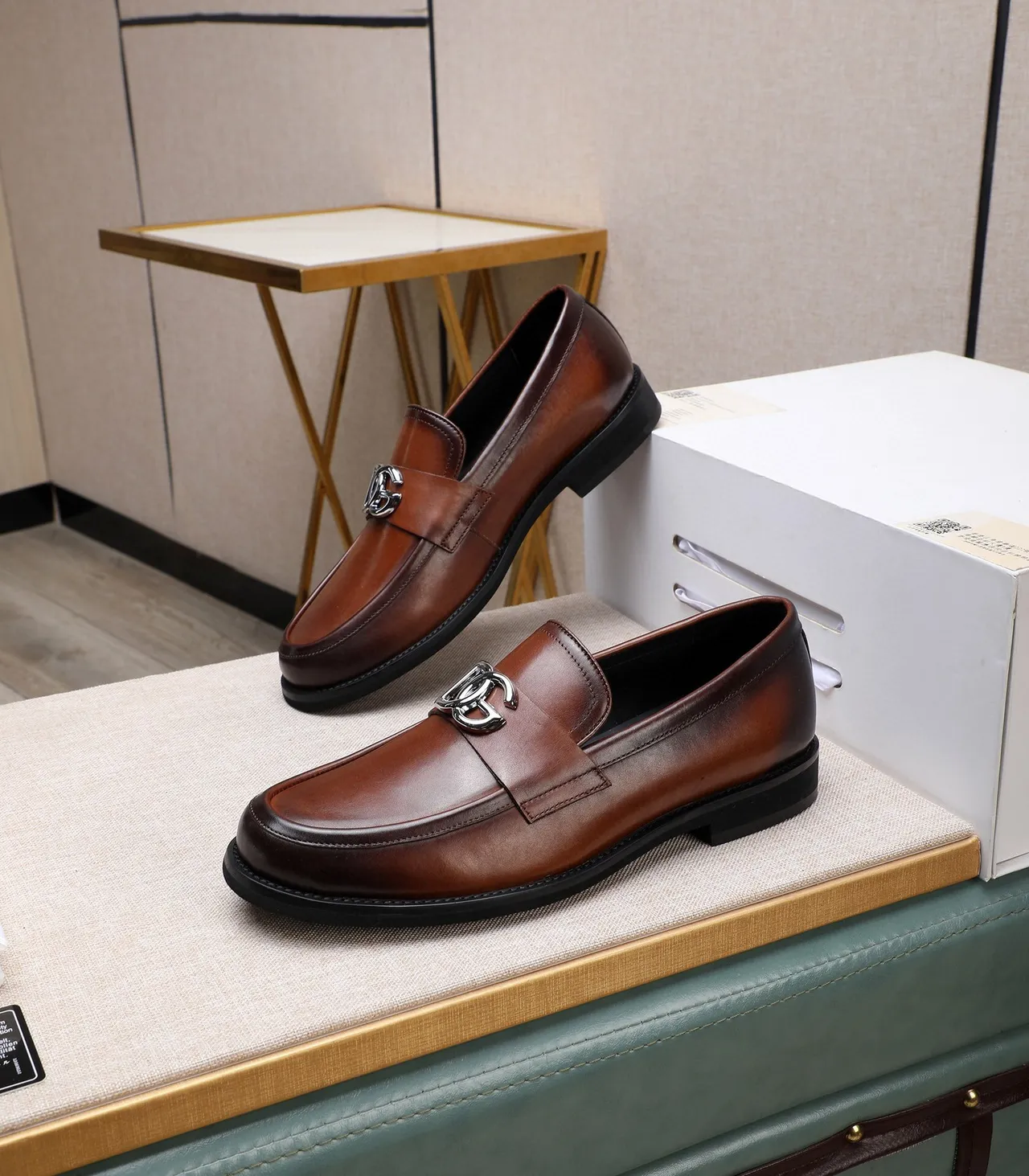 Dolce & Gabbana DG Buckle Loafer Mocasines de cuero marrón para hombres 3
