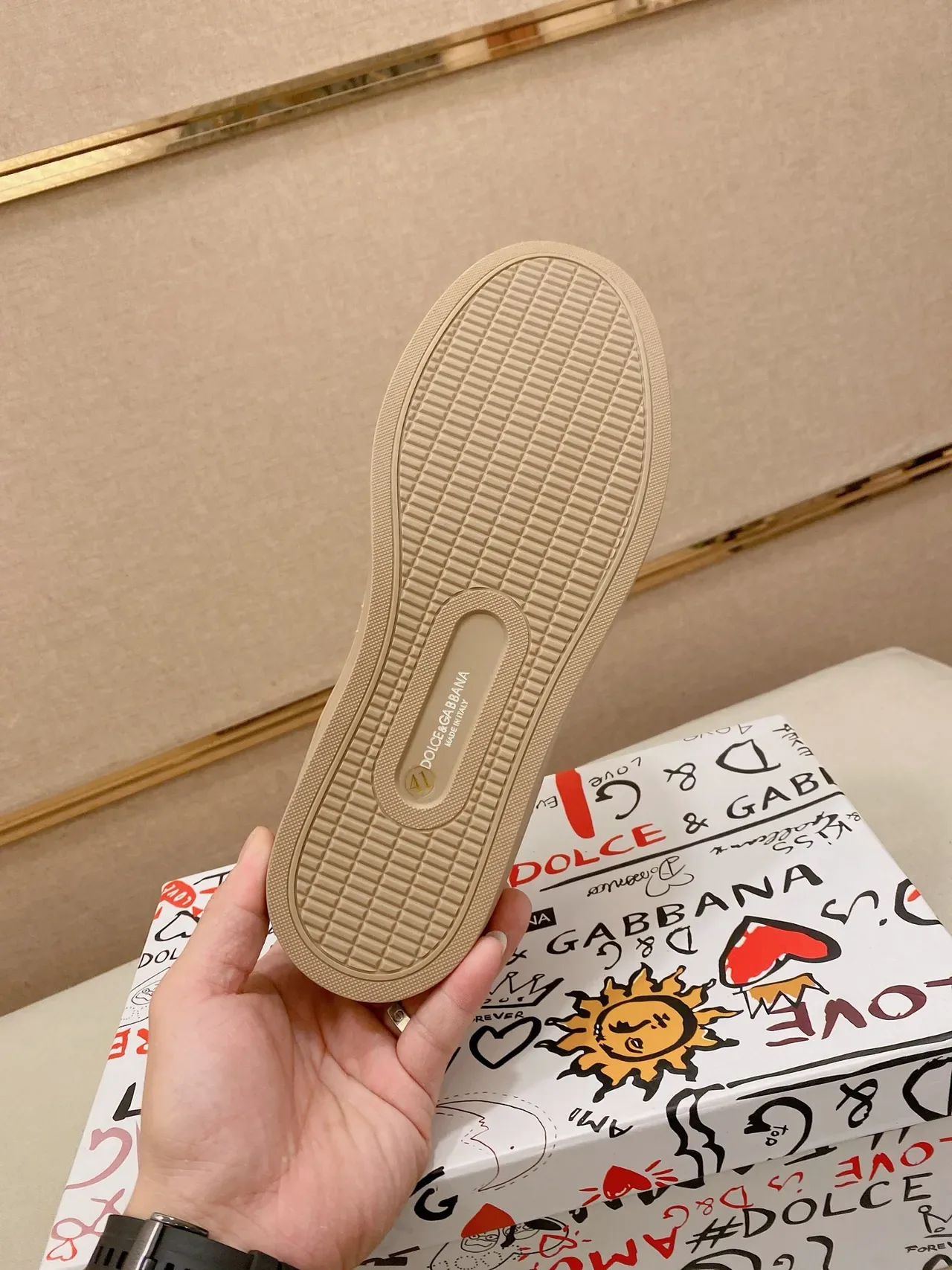 Dolce & Gabbana Portofino Beige cuero suave superior embossado DG Logo zapatillas lifestyle 2
