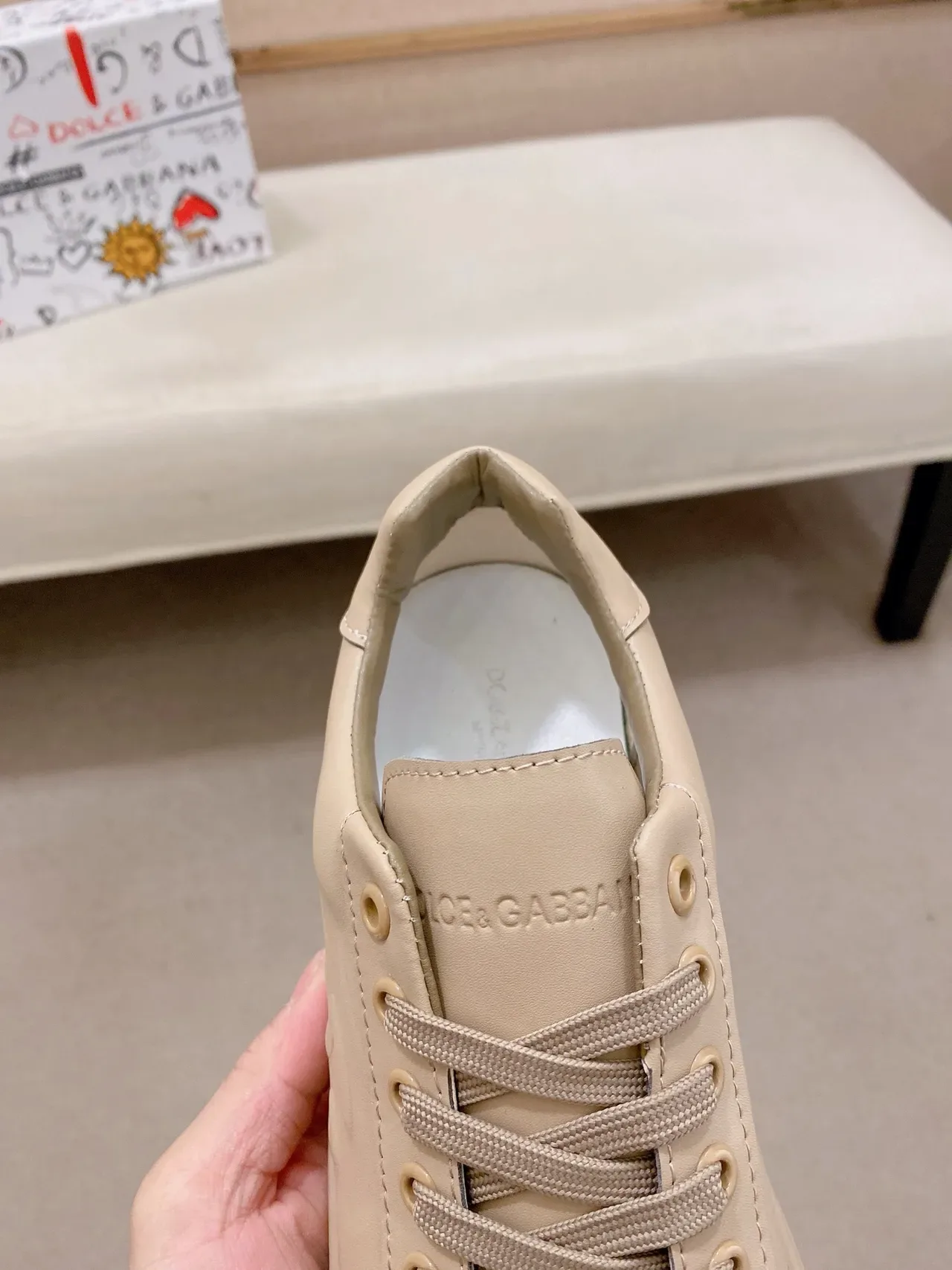 Dolce & Gabbana Portofino Beige cuero suave superior embossado DG Logo zapatillas lifestyle 4