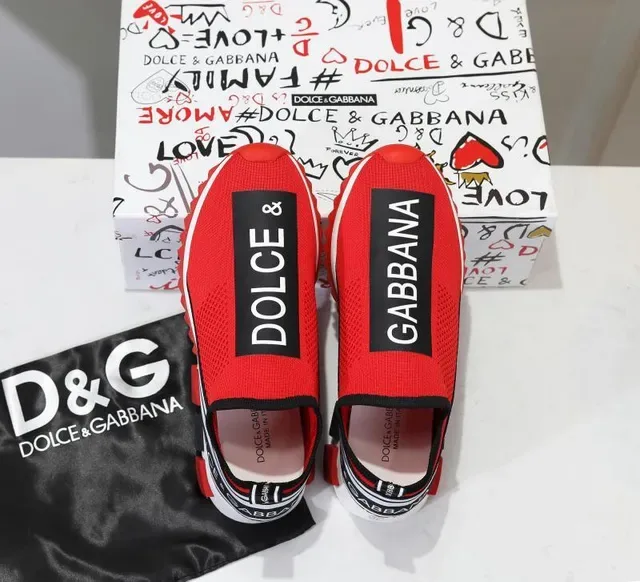 Dolce & Gabbana أحذية رياضية أسلوب حياة باللون الأحمر والأسود مع upper من الخياطة وأشرطة العلامة التجارية البارزة في الجانب وإغلاق slip-on 5