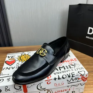 Dolce & Gabbana Couro preto dourado DG fivela Loafer