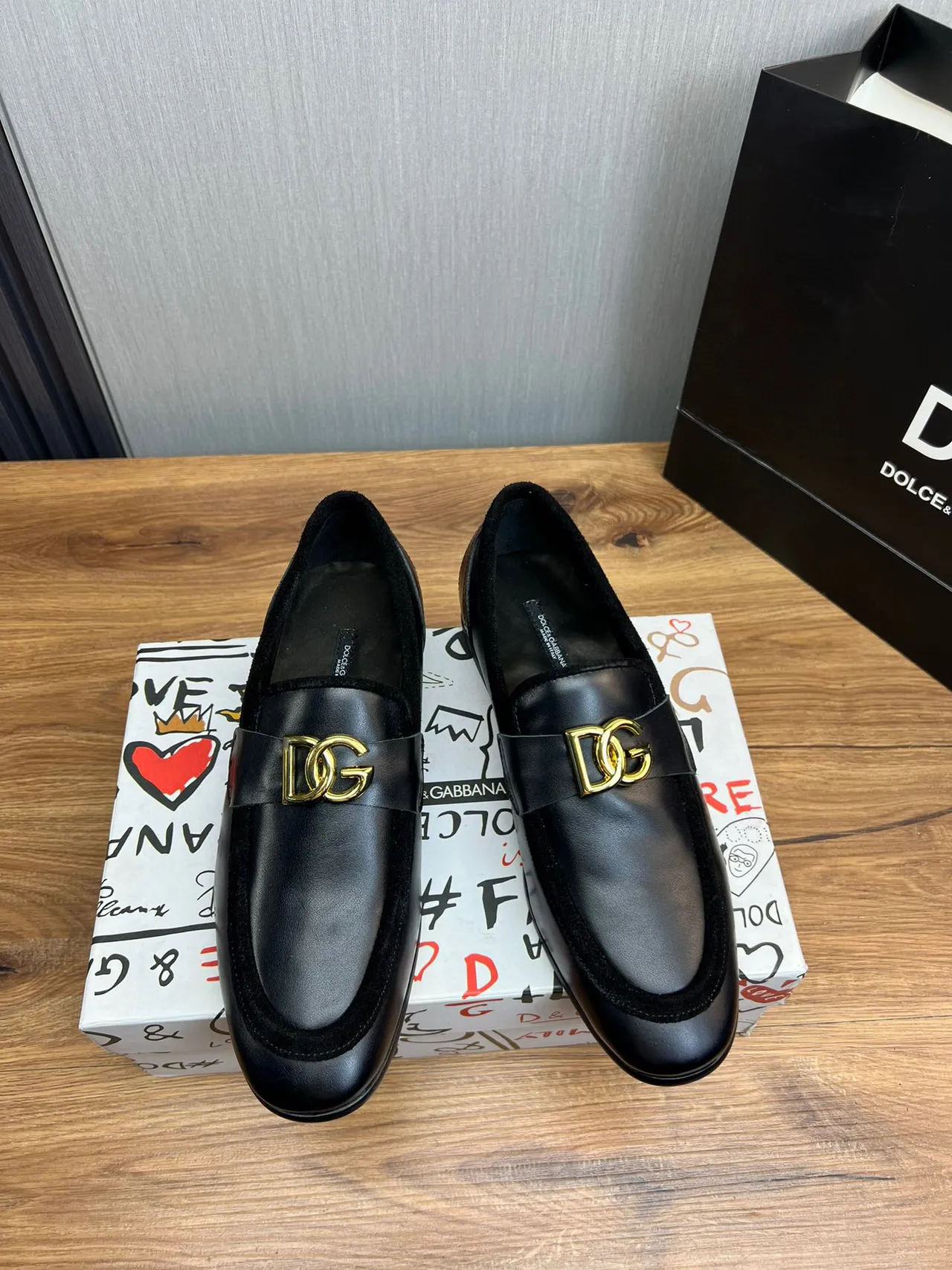 Dolce & Gabbana Cuir noir doré DG boucle Loafer 2