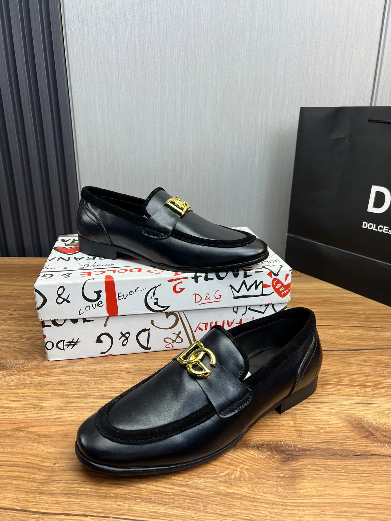 Dolce & Gabbana Cuir noir doré DG boucle Loafer 4