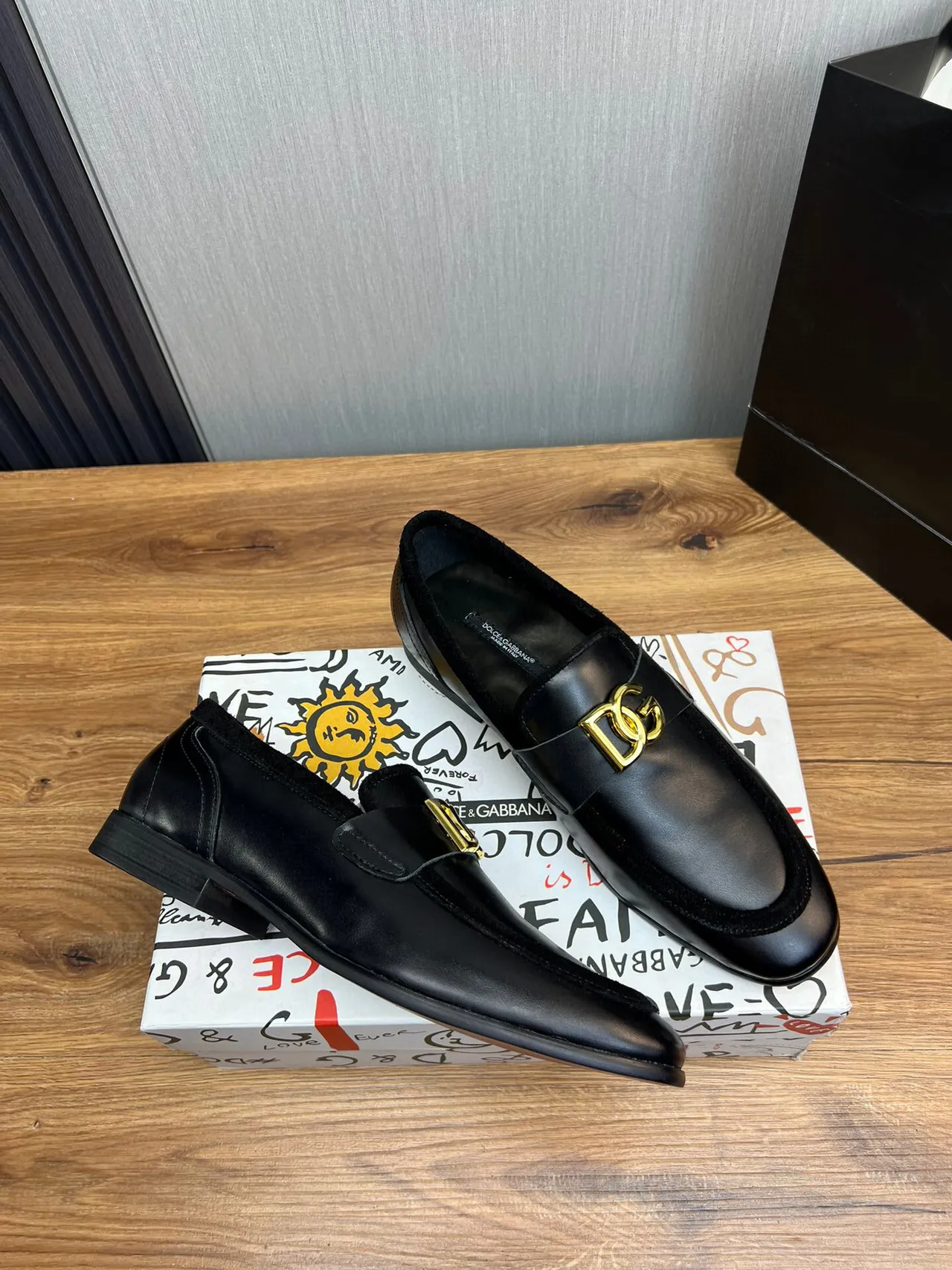Dolce & Gabbana Cuir noir doré DG boucle Loafer 6