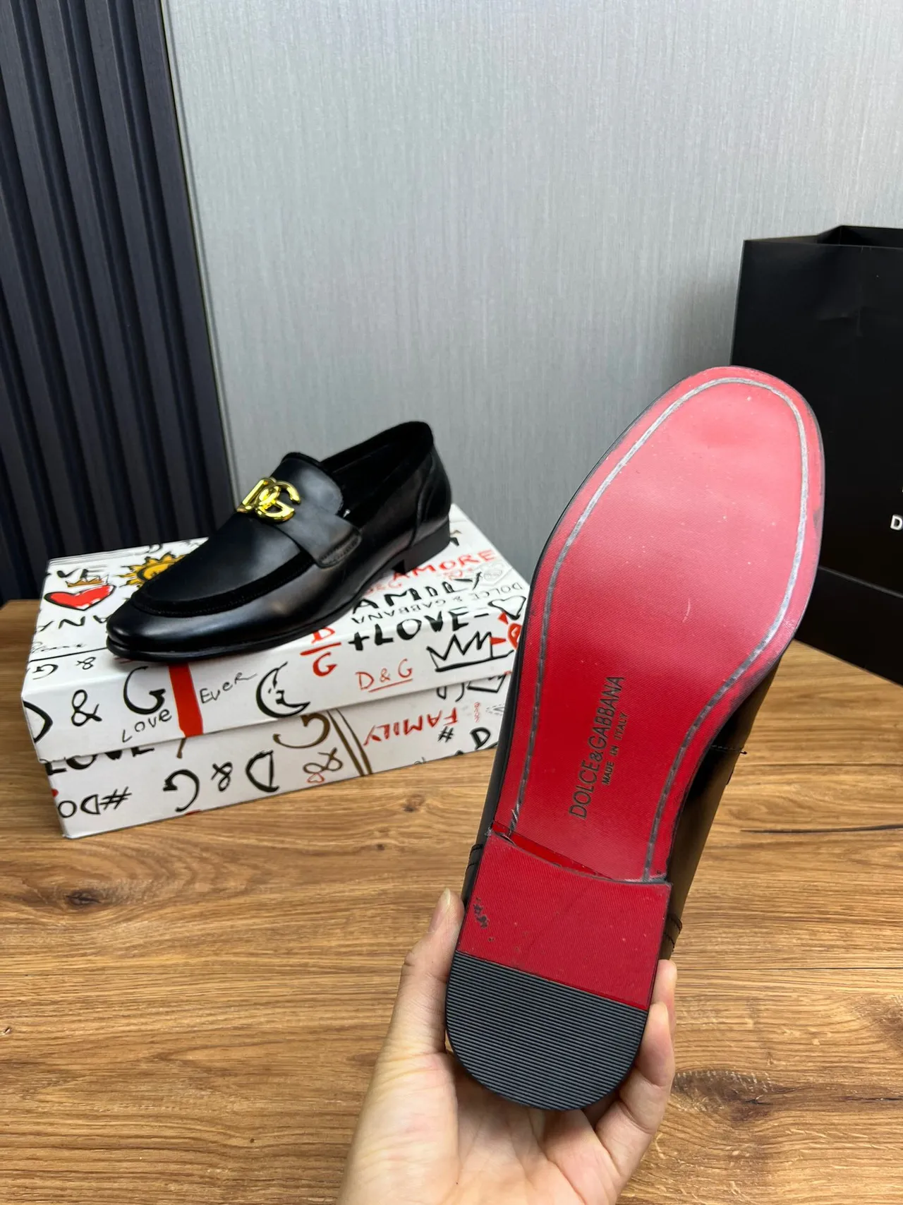 Dolce & Gabbana Cuir noir doré DG boucle Loafer 9