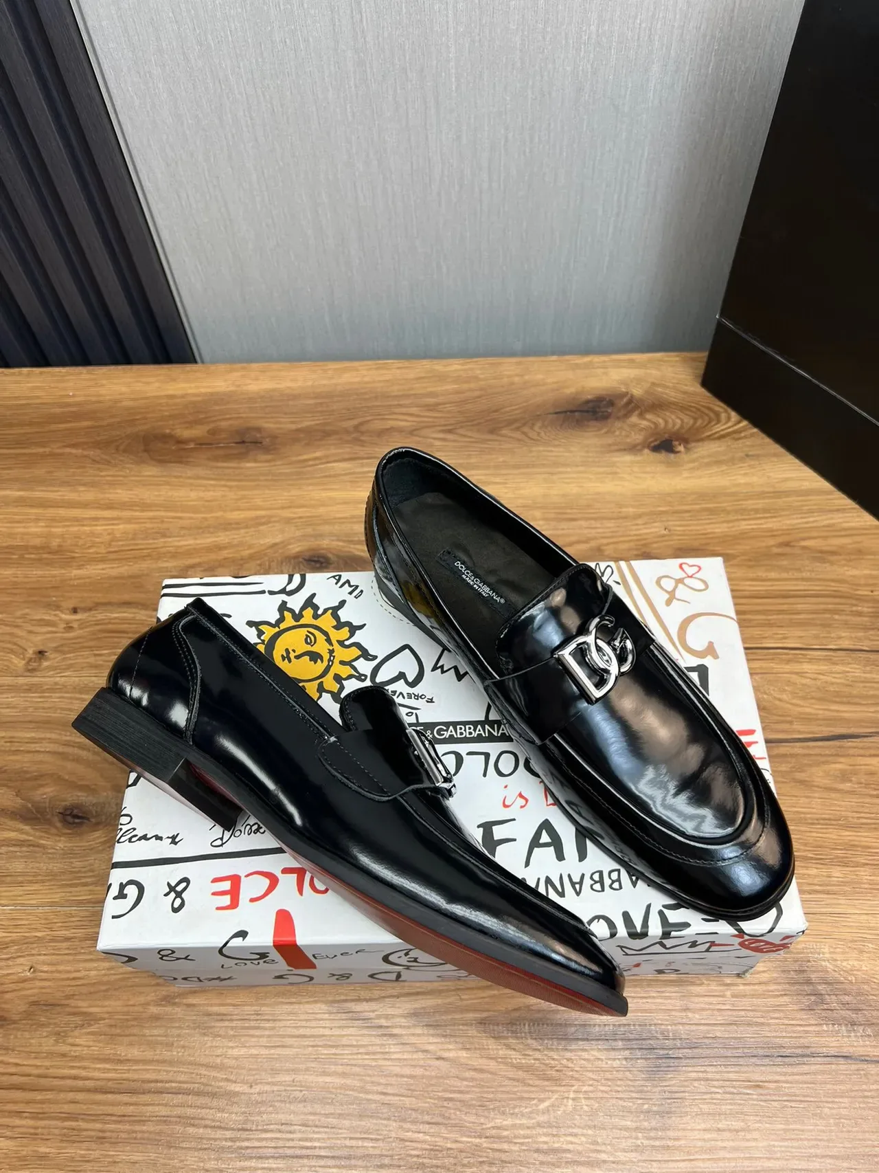 Dolce & Gabbana DG Buckle لوفر جلد أسود لامع 5