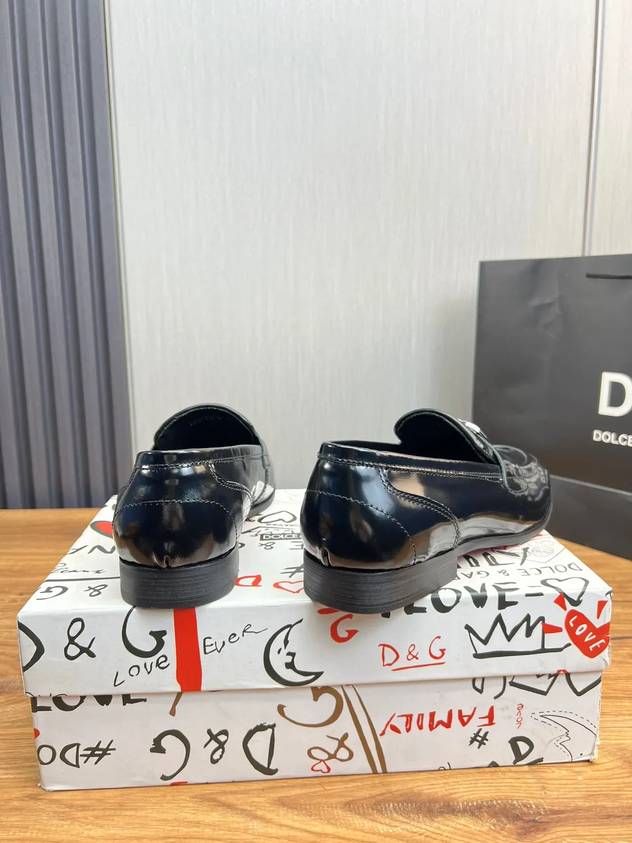 Dolce & Gabbana DG Buckle لوفر جلد أسود لامع 6