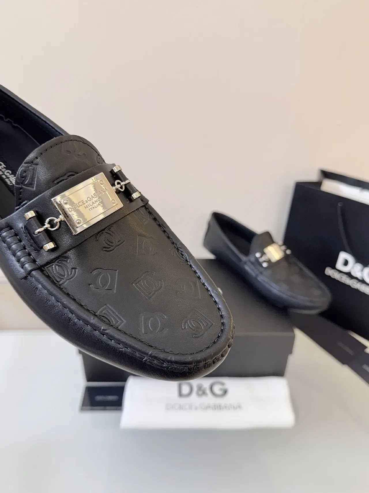 Dolce & Gabbana Portofino Monograma Embossado Mocasines de Cuero Negro 3