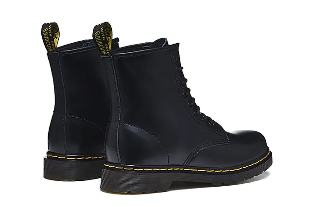 Dr. Martens 1460 কালো মসৃণ চামড়া হলুদ সেলাই মার্টিন বুটস 11