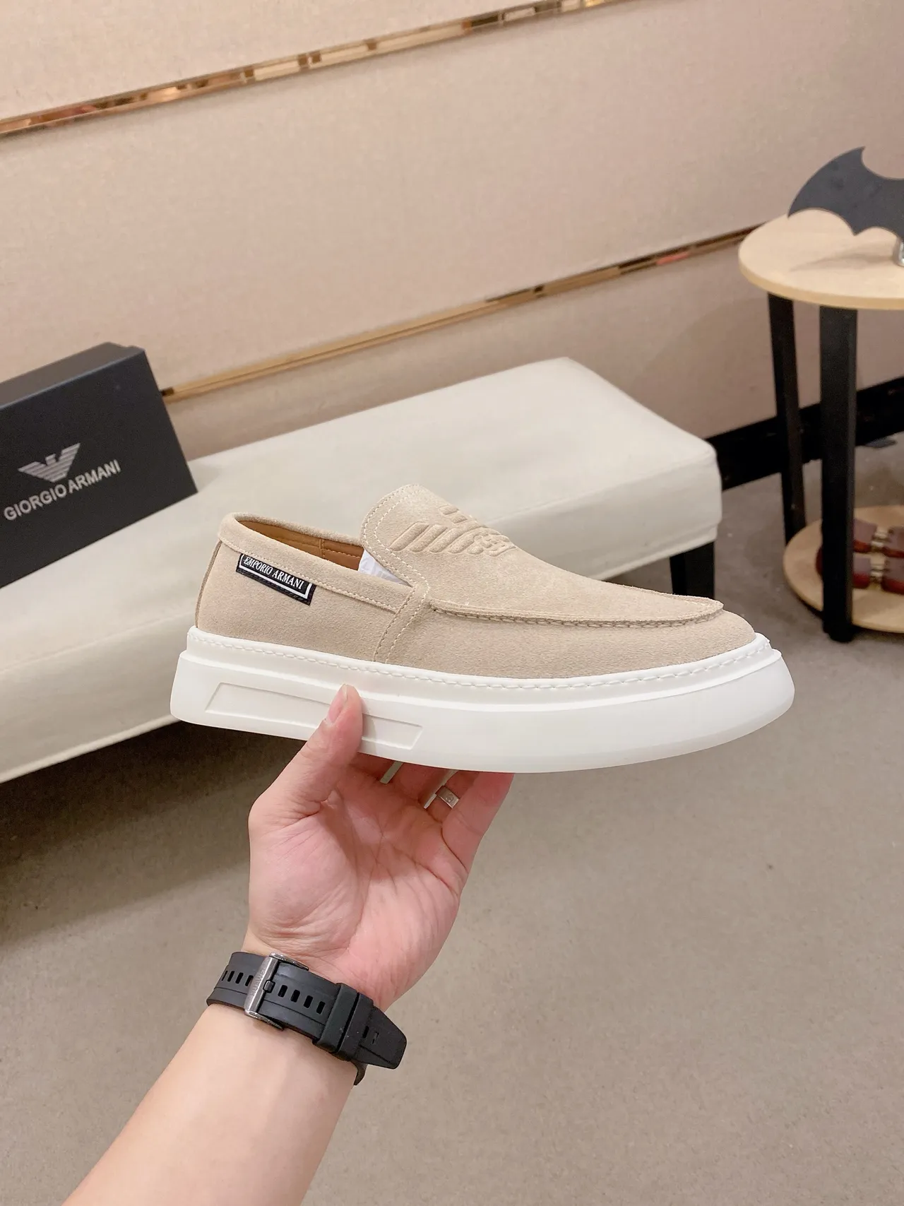 Emporio Armani حذاء لوفر بيج من السويد مع منصة 5