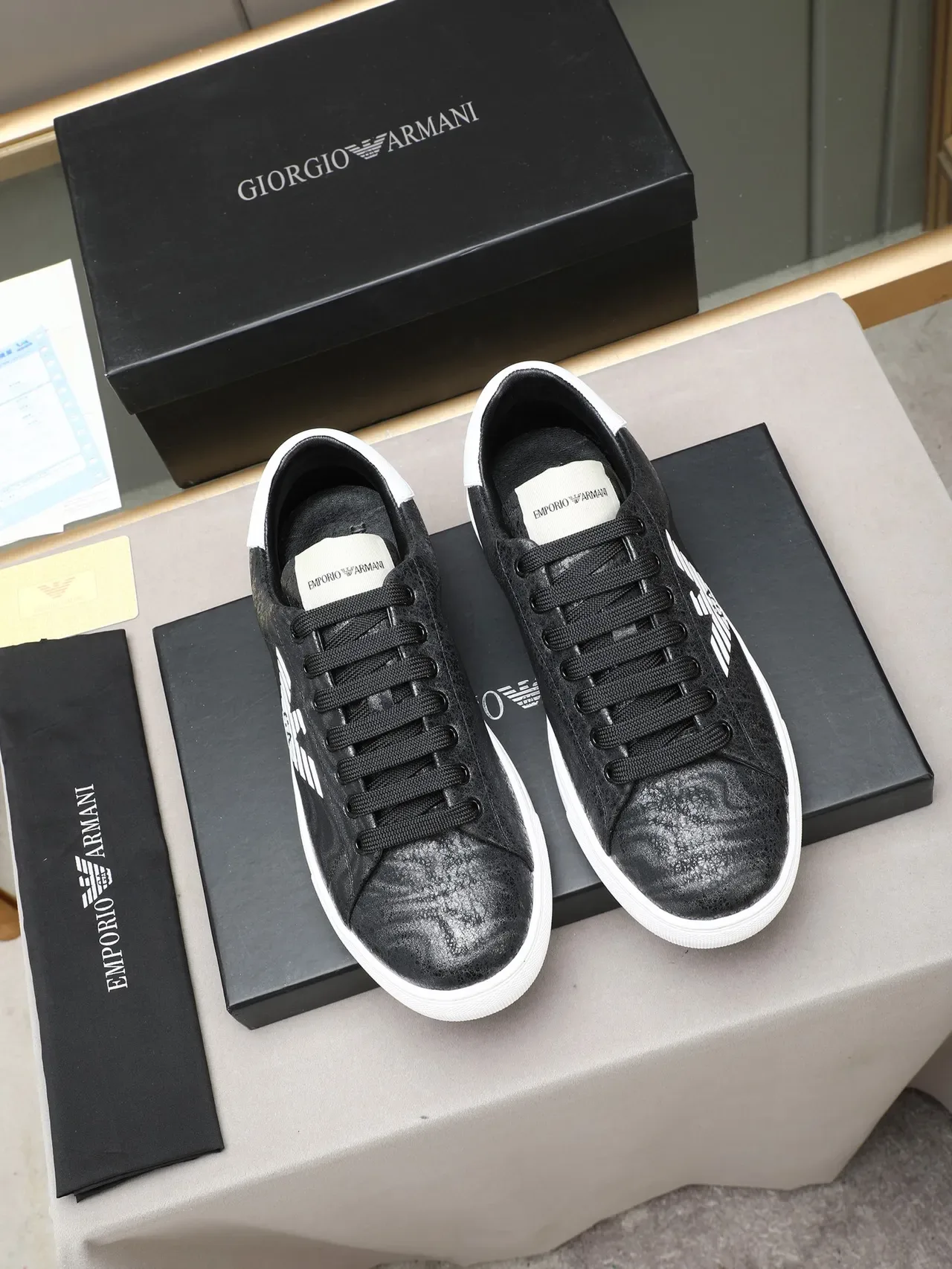 Emporio Armani أسود أبيض جلد مموج علوي وسط متباين حذاء رياضي نمط حياة 2
