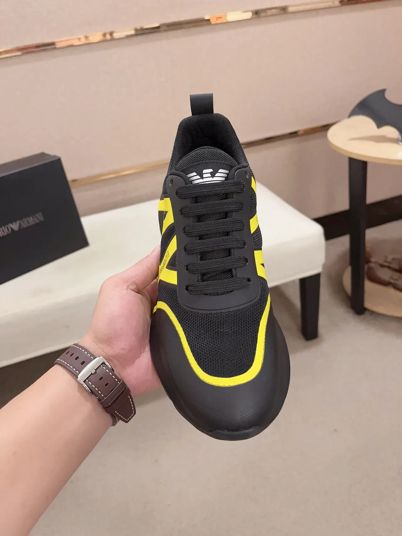 Emporio Armani حذاء رياضي أسود أصفر شبكة وصناعي أعلى جرافيك لوجو جريء 2