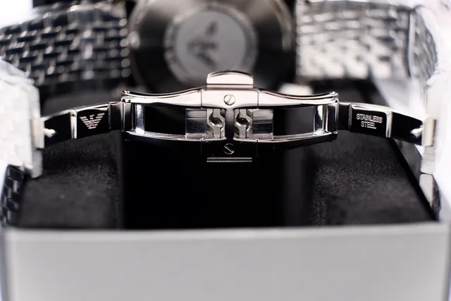 Emporio Armani 经典银色调不锈钢白色表盘石英手表 5