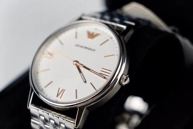 Emporio Armani 经典银色调不锈钢白色表盘石英手表 6
