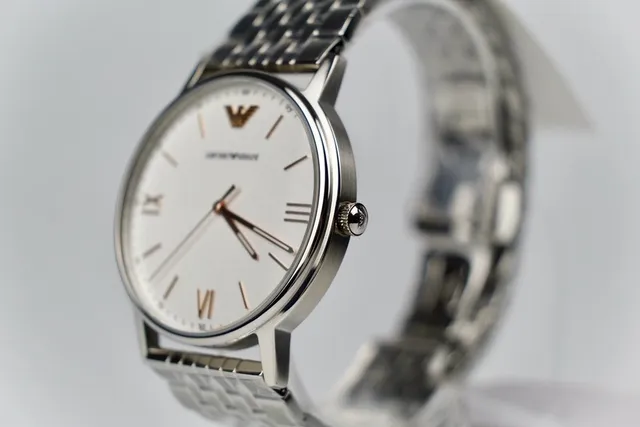 Emporio Armani 经典银色调不锈钢白色表盘石英手表 8