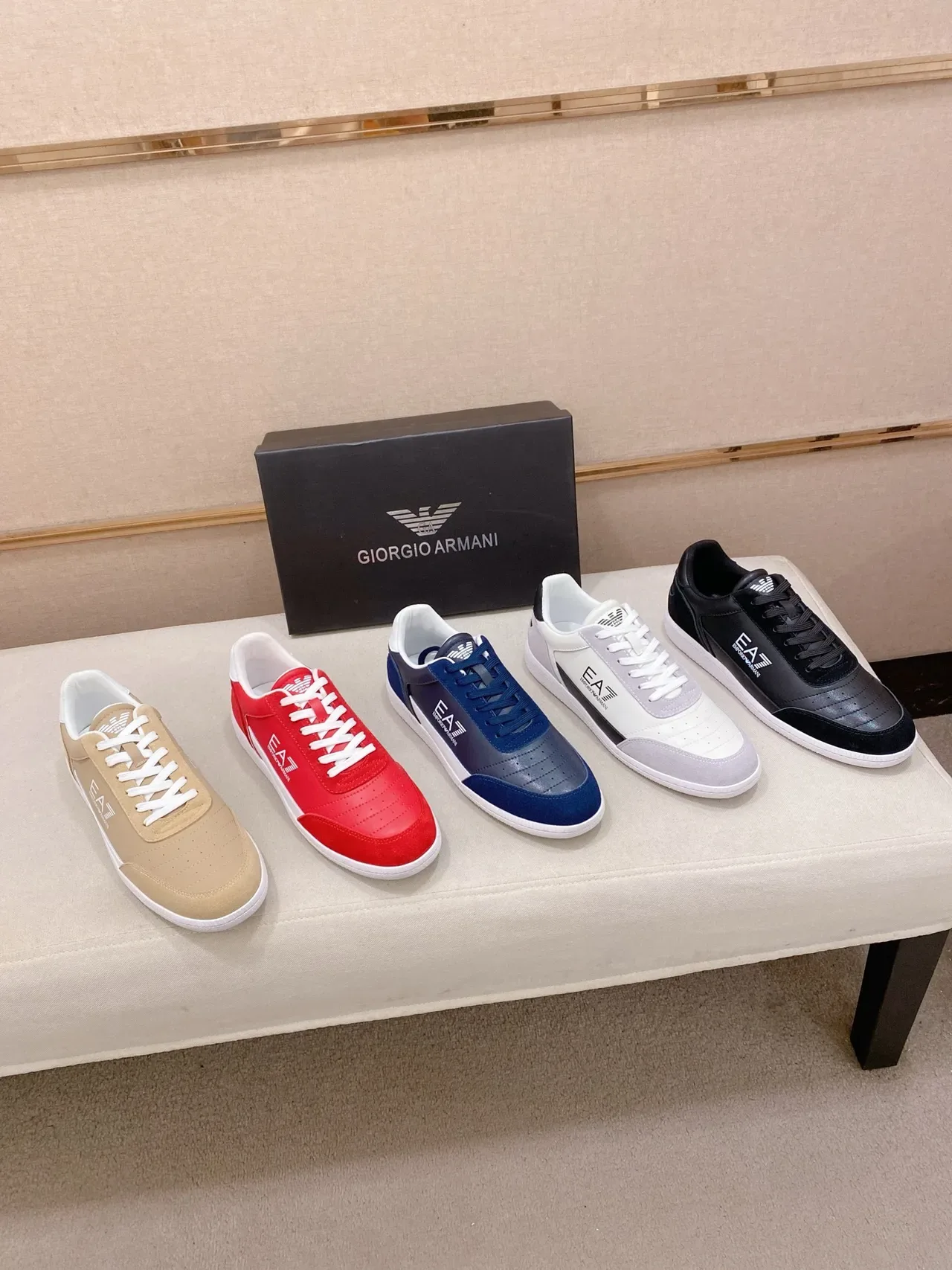 Emporio Armani EA7 Baskets Lifestyle Noir à Panneaux en Daim et Cuir 2
