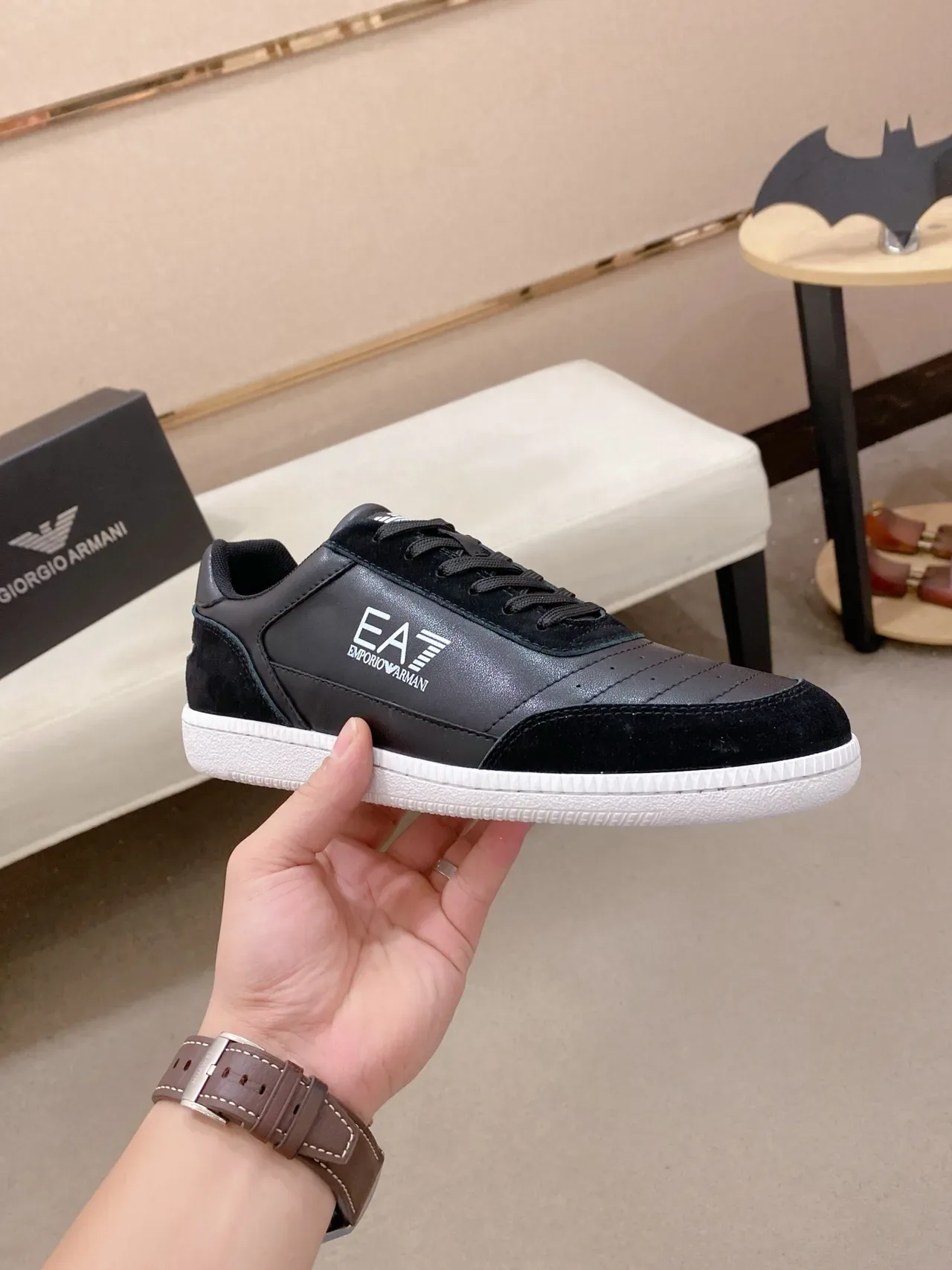 Emporio Armani EA7 Baskets Lifestyle Noir à Panneaux en Daim et Cuir 5
