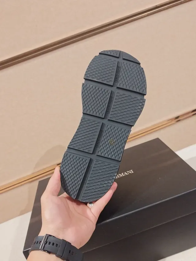 Emporio Armani Monocromático Preto Sola Esculpida Tênis Estilo de Vida 3